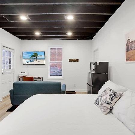 Housepitality - The Reichstag Suite - Modern Columbus Exterior photo
