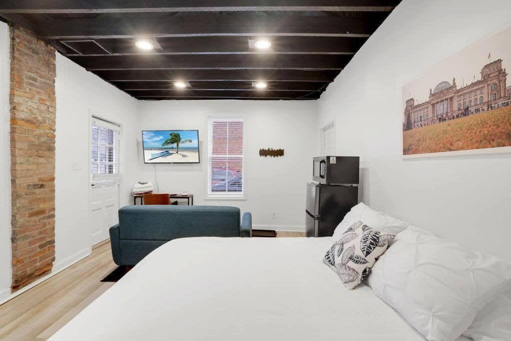 Housepitality - The Reichstag Suite - Modern Columbus Exterior photo
