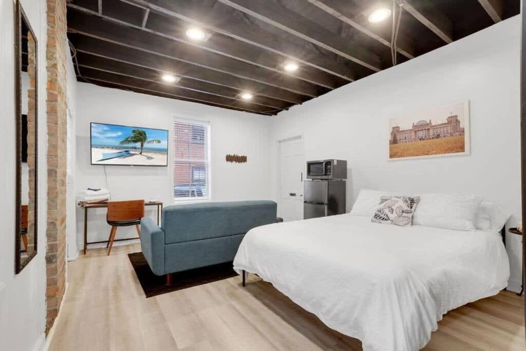Housepitality - The Reichstag Suite - Modern Columbus Exterior photo